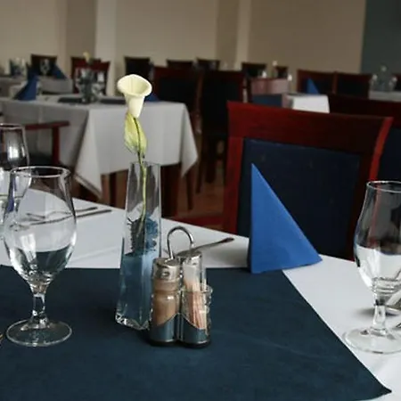 Econo Hotel 3*